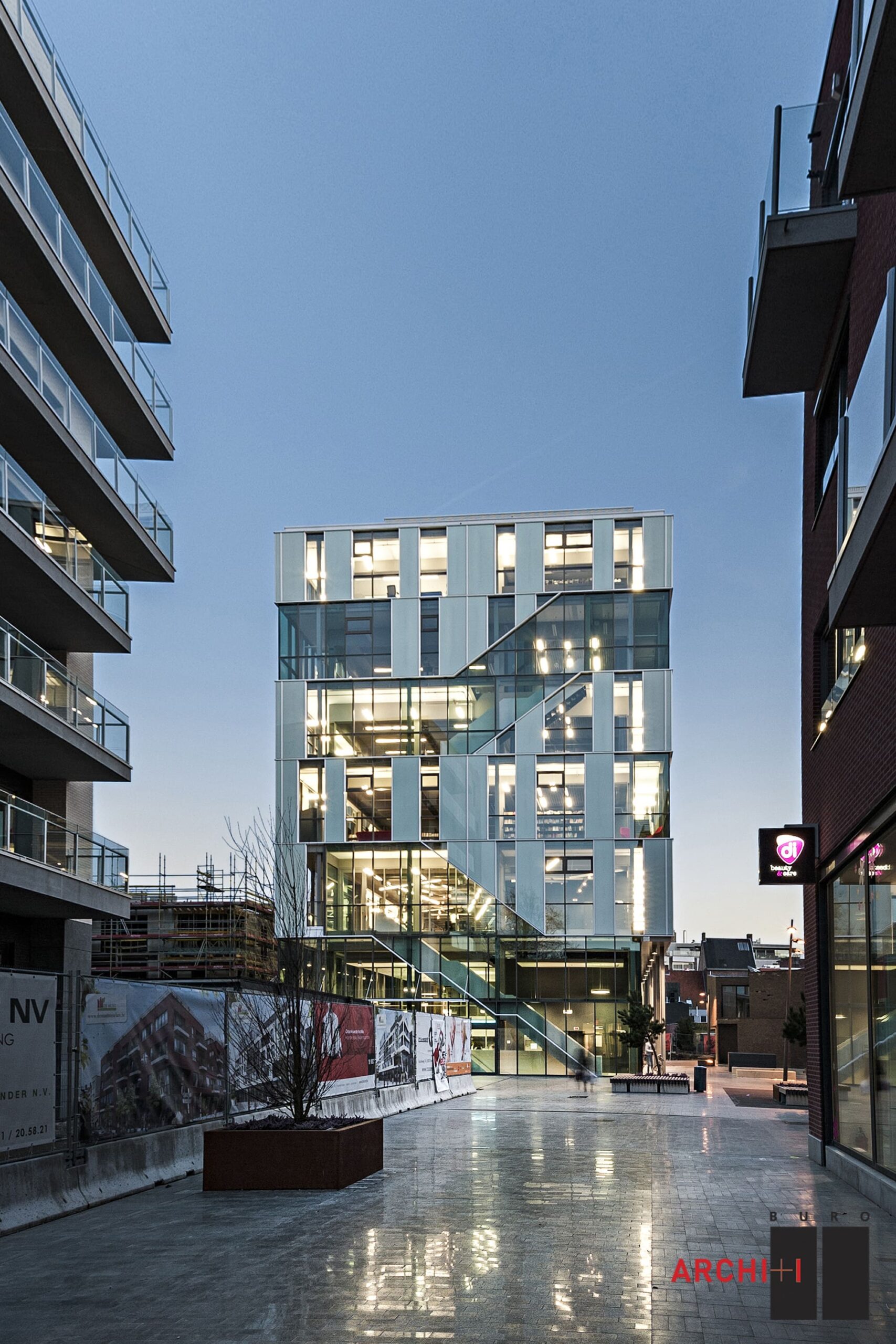 ARhus Knowledge Center in Roeselare