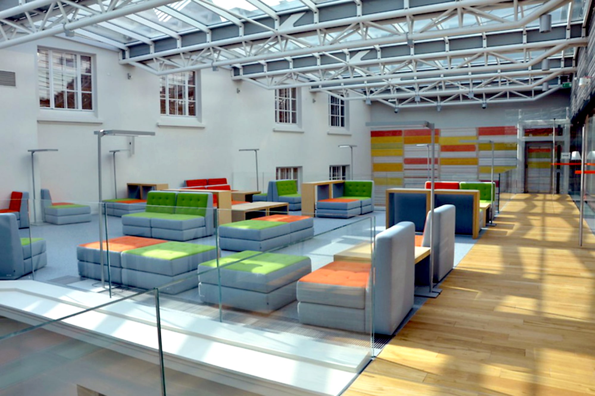 Miejska Biblioteka Publiczna w Warszawie przy ul. Koszykowej