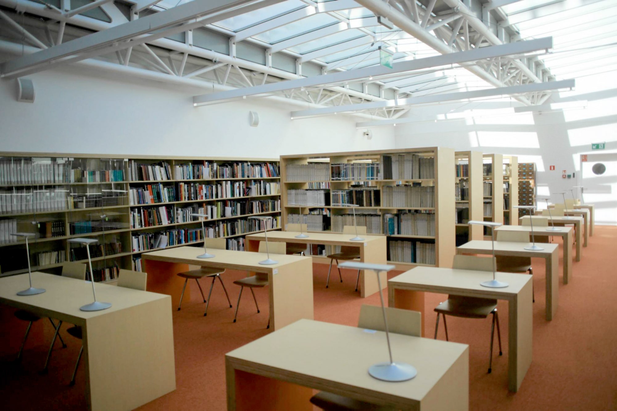 Miejska Biblioteka Publiczna w Warszawie przy ul. Koszykowej